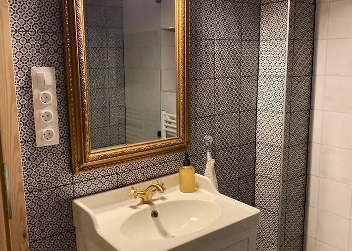 Tanuhegyek * Káptalantóti